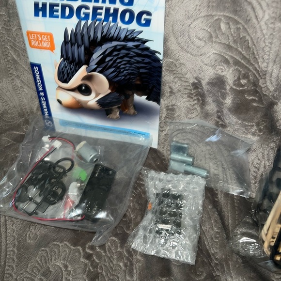 Thames & Kosmos
My Robotic Pet Tumbling Hedgehog - Picture 7 of 7